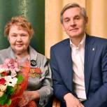 Партия в Тюмени поздравила блокадников с 75-летием освобождения Ленинграда