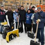 Единороссы Северного Измайлова провели акцию по уборке снега