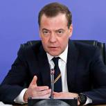 Медведев: Застройщики должны иметь необходимую технику для реализации нацпроекта «Жилье»
