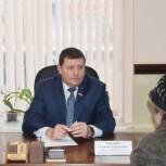 В партийную приемную обратились за помощью в решении проблем ЖКХ    