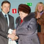 «Единая Россия» подарила порховичам приставки для приема цифрового ТВ