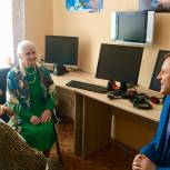 Нижегородские ветераны получили в подарок компьютерную технику