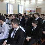 Партийцы Чечни рассказали школьникам о подвигах воинов-интернационалистов