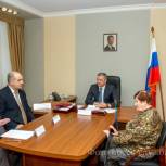 Компенсация за воду, участок для многодетной семьи, – с такими вопросами обратились вологжане к Андрею Луценко