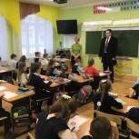 Депутат облдумы помог воронежской школе приобрести компьютерную технику
