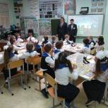 Депутаты "Единой России" провели для школьников открытый урок по безопасности ПДД