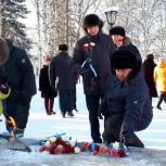 Красноселькупские партийцы отдали дань памяти героям Отечества