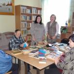 Бежицкие партийцы передали в дар дому-интернату 500 экземпляров книг разных авторов и жанров 