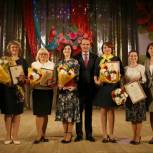 Михаил Игнатьев приветствовал участниц юбилейного X фестиваля женских клубов и советов женщин в Новочебоксарске