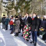 Псковские партийцы почтили память земляков-десантников