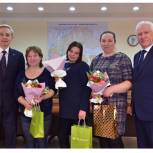 Многодетные голышмановские мамы получили помощь к празднику 