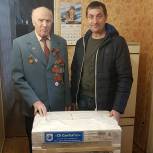 Партиец подарил ветерану Великой Отечественной войны стиральную машинку