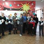 В Труновском местном отделении партии провели акцию «Стихи в подарок»