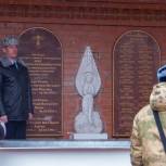 Партийцы почтили память сотрудников специального отряда быстрого реагирования, погибших 23 года назад в бою на площади Минутка в Грозном