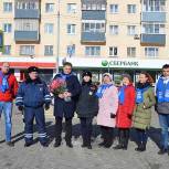Партийцы Серпухова поздравили автоледи с Международным женским днём