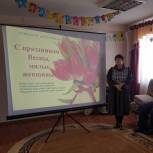 Активисты «Старшего поколения» в Усинске поздравили с 8 марта проживающих Усинского дома-интернета