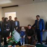 Дагестанские единороссы поздравили старейшего партийца с юбилеем