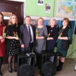 Жуковские партийцы подарили звуковую аппаратуру Овстугскому сельскому Дому культуры
