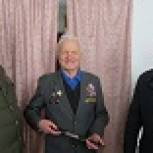 Партийцы Верхней Салды навестили ветерана Уральского добровольческого танкового корпуса 