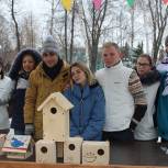 Члены партии «Единая Россия» из Люберец купили скворечники для городского парка