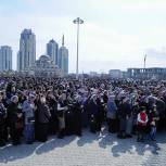 В Грозном «Крымскую весну» отметили многотысячным митингом