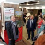 В Городском театре Анапы состоялась выставка картин, посвященная пятилетию воссоединения Крыма и Севастополя с Россией
