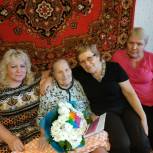 Княжпогостские единороссы поздравили 95-летнюю жительницу Емвы