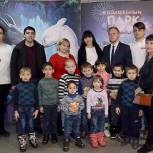 Молодежные активисты сводили воспитанников луховицкого соццентра в кино на новый мультфильм