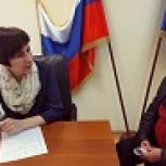 К депутату Елене Бондаренко обратились с вопросом по социальным выплатам