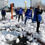 Единороссы провели субботник в "Волшебной стране"