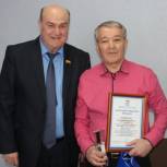 Секретарь регионального отделения поздравил с 70-летием активиста «Единой России» из Чебоксар