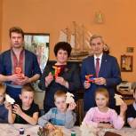 Дети из Кулаково учились делать деревянных Коньков-Горбунков