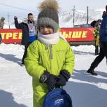 Поддержали самых юных и самых старших
