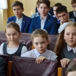 Альбина Егорова провела парламентский урок для школьников