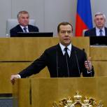 Правительство продолжит внедрение цифровых технологий в оказание госуслуг – Медведев