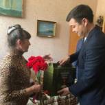 Виктор Егоршин поздравил вдову участника Великой Отечественной войны с наступающим Днем Победы