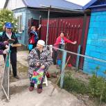 «Серебряные волонтеры» – единороссы Курского МО помогли вдовам участников ВОВ и труженикам тыла