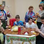 Единороссы организовали подготовку к Пасхе для детей-инвалидов