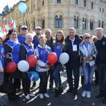 Московские партийцы приняли участие в самом масштабном первомайском шествии