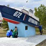 Тюменские первичные отделения «Единой России» вышли на субботник в сквер Пограничников 
