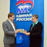 Тобольские единороссы подготовили подарки на 9 Мая ребятам из многодетных семей