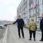 В поселке Нагорный проверили качество прошлогодних работ по благоустройству дворов