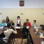 Валентина Миронова встретилась с авторами творческих работ, представленных на тематической выставке в Госдуме