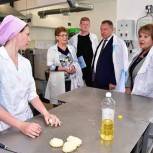 Единороссы Сергиева Посада проверили качество и организацию питания в школе и детском саду