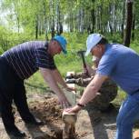 Во Мглине партийцы и участники предварительного голосования провели субботник