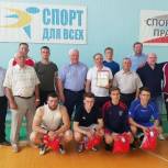 Депутат Брянской областной Думы передал дятьковской  футбольной команде «Мебельщик» спортивную форму
