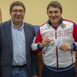 Спортивное золото партийца