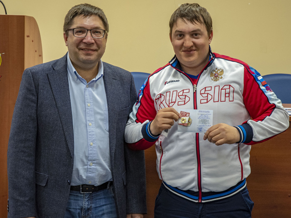 Спортивное золото партийца