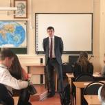 Усинские единороссы в честь Дня российского предпринимательства провели уроки в школах