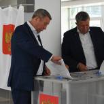 Попков проголосовал на ПГ «Единой России» на счетном участке в Брянском госуниверситете